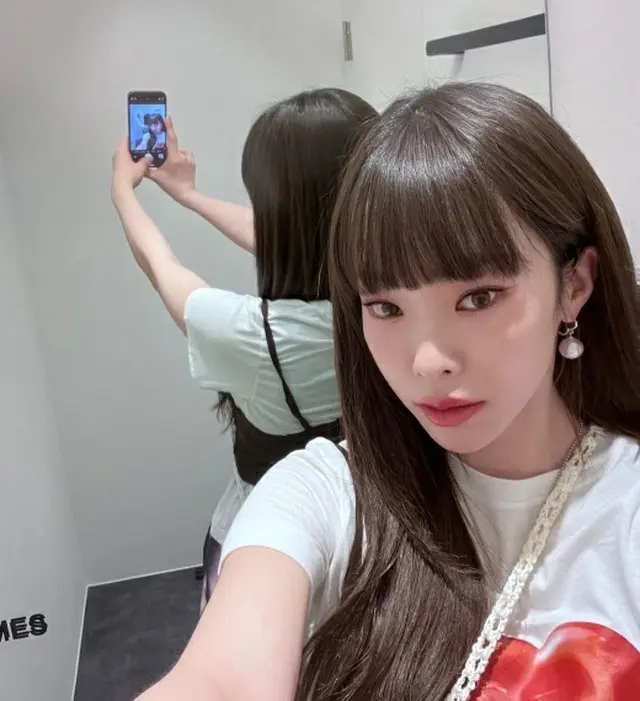 歌手Heize、自撮り写真で近況…外れそうなアクセサリーをコメントで知る「無くすところだった」（画像提供:wowkorea）