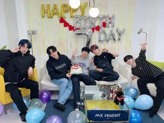 「MONSTA X」がNAVER V LIVEを通じて、デビュー7周年を記念する生配信を行った。（画像提供:wowkorea）