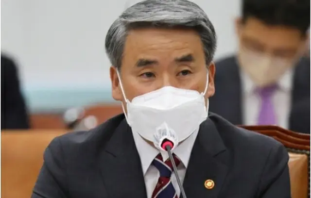 国会国防委員会で答弁する李氏（国会写真記者団）＝１７日、ソウル（聯合ニュース）