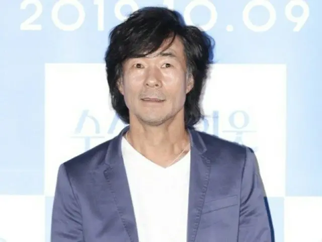 俳優オ・グァンロク、カンヌ映画祭レッドカーペットで一緒に登場した女性は「妻」…再婚をサプライズ発表（画像提供:wowkorea）