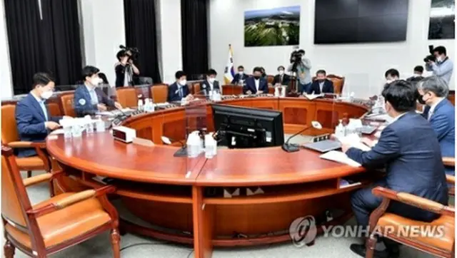 国会で開かれた情報委員会（国会写真記者団）＝１９日、ソウル（聯合ニュース）