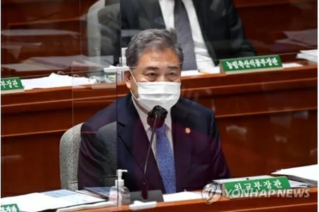 国会予算決算特別委員会に出席した朴氏（国会写真記者団）＝２０日、ソウル（聯合ニュース）