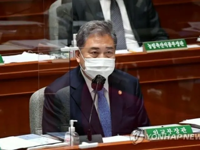 国会予算決算特別委員会に出席した朴氏（国会写真記者団）＝２０日、ソウル（聯合ニュース）