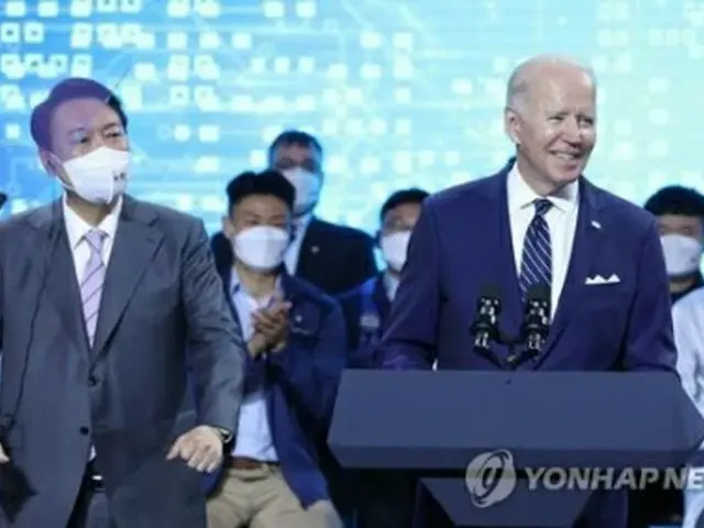 演説するバイデン大統領＝２０日、平沢（聯合ニュース）