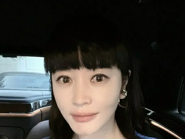 女優キム・ヘス、後輩もビックリ！…50代が信じられない貫禄のラブリー・オーラ（画像提供:wowkorea）