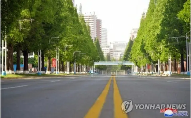 平壌市内の道路。封鎖措置が取られており、車も走っていない（資料写真、朝鮮中央通信ホームページから）＝（聯合ニュース）≪転載・転用禁止≫