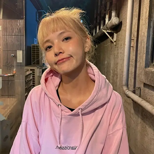 「AOA」出身ジミン、口元のピアスが視線を強奪…「前髪を切りました」近況を伝える（画像提供:wowkorea）