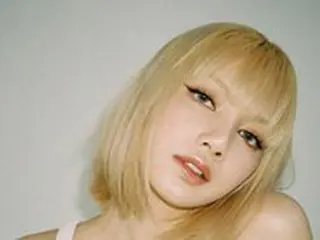 「BLACKPINK」LISA、さすがグラビア職人！…白いTシャツ+ジーンズだけ着てもレジェンド