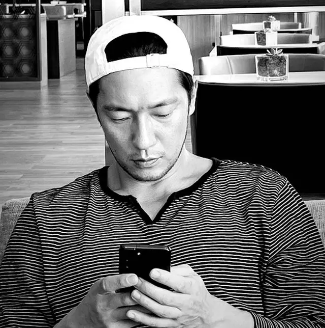 俳優ソン・ソックが別名「いたずらっ子」の魅力を発散した（画像提供:wowkorea）