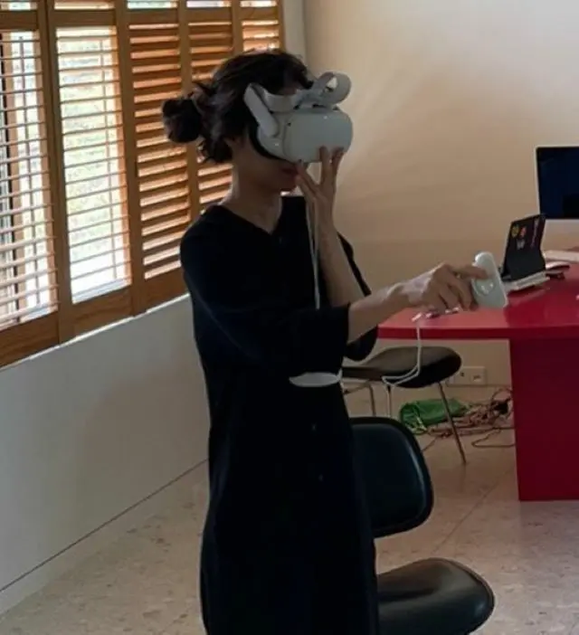 コン・ヒョジン、VRゲームに夢中…トップ女優の意外な週末の過ごし方に「何に没入してるの？」（画像提供:wowkorea）