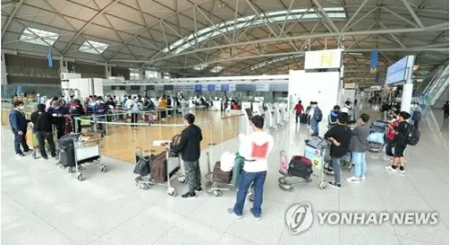 利用客で混み合う仁川国際空港（資料写真）＝（聯合ニュース）