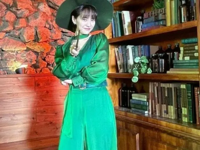 女優ソン・ジヒョ、40代でもこんなにラブリーな魔法使いに変身…魔女食堂？（画像提供:wowkorea）