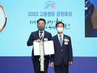 現代百貨店免税店、「男女雇用平等優秀企業」雇用労働部長官受賞＝韓国
