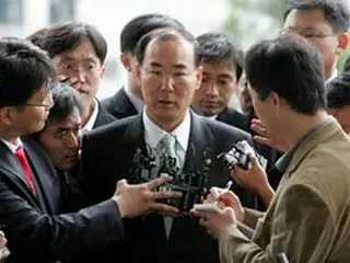 収賄疑惑の全君杓国税庁長、釜山地検に出頭