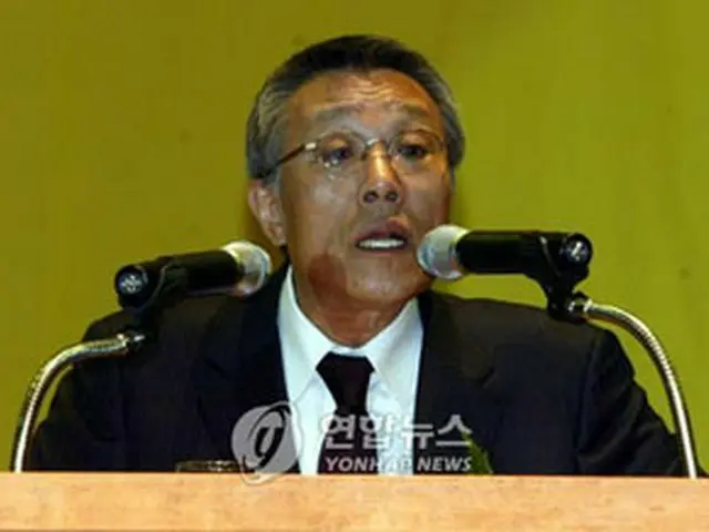演説する黄ソク暎氏＝15日、光州（聯合）