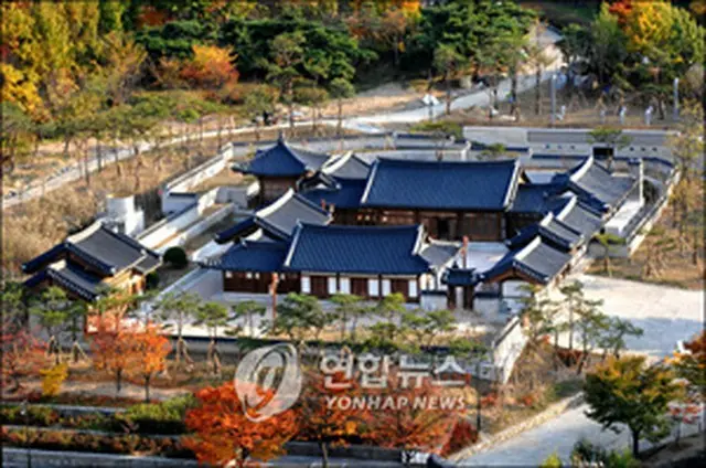 オープン目前の南山国楽堂＝20日、ソウル（聯合）