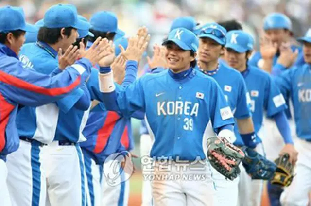 勝利の喜びを分かち合う韓国代表＝1日、台中（聯合）