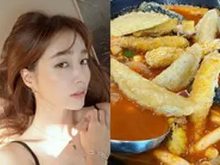 女優イ・ミンジョン、夜中にトッポッキ写真…「みんな一緒に我慢しよう」