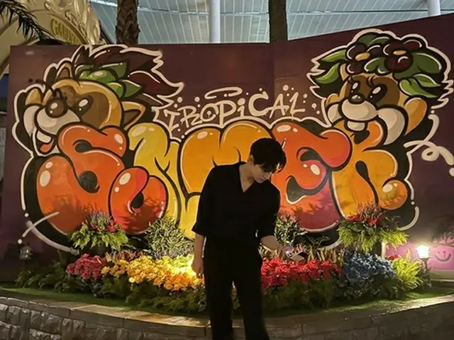 ジュノ（2PM）、「ひとりで遊園地」…フォトスポットで認証ショット1（画像提供:wowkorea）