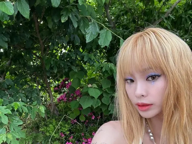 歌手Heize、ガラっと変わった雰囲気にファンもびっくり…金髪ヘアで強いイメージに（画像提供:wowkorea）