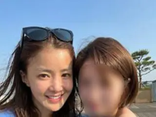 女優イ・シヨン、水着も145万ウォンの贅沢…「細いウエスト＆アップルヒップ」