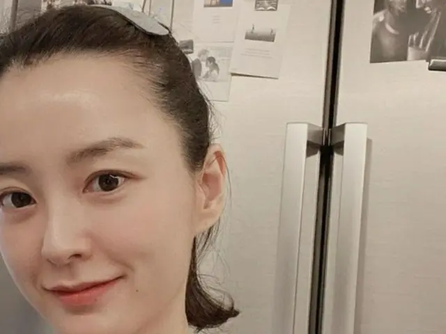 女優チョン・ユミがむきたまごのような肌を披露した。（画像提供:wowkorea）
