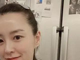 女優チョン・ユミ、むきたまごのようなつるつる肌を披露…いったい秘訣は？