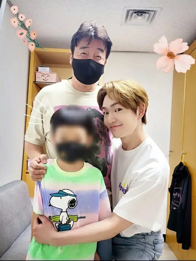 オンユ（SHINee）、料理研究家ペク・ジョンウォン＆息子と仲良し写真1（画像提供:wowkorea）