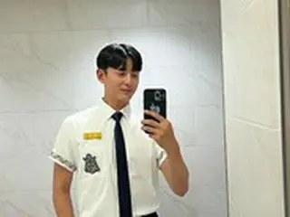 俳優イ・ジフン、35歳の制服姿“まだ似合う？”