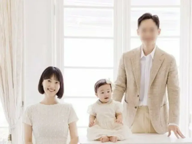 女優ハン・ジヘ、検事の夫＆愛娘との家族写真を公開（画像提供:wowkorea）