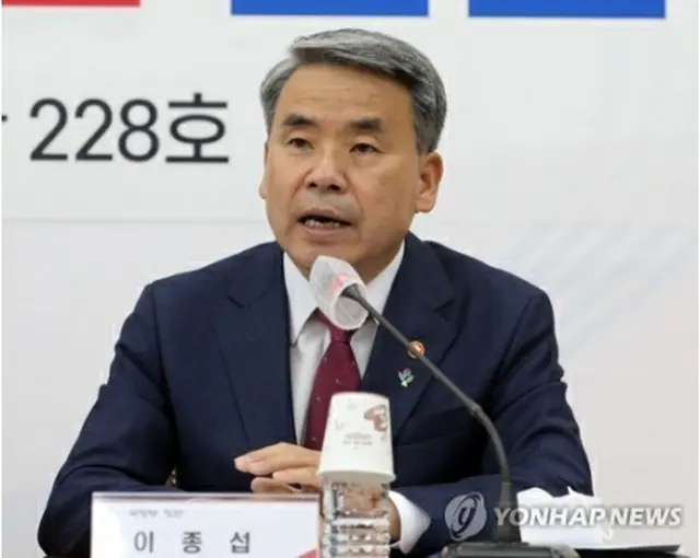 協議で発言する国防部の李鐘燮長官（国会写真記者団）＝8日、ソウル（聯合ニュース）