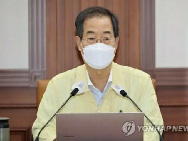 会議を主宰する韓首相＝10日、ソウル（聯合ニュース）