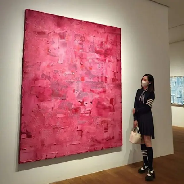 ソン・ユリ（Fin.K.L.）、高級ブランドフル装備の完璧スレンダー…「ラグジュアリーライフ」（画像提供:wowkorea）