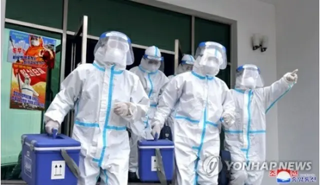 平壌市衛生防疫所の職員たち＝（朝鮮中央通信＝聯合ニュース）≪転載・転用禁止≫