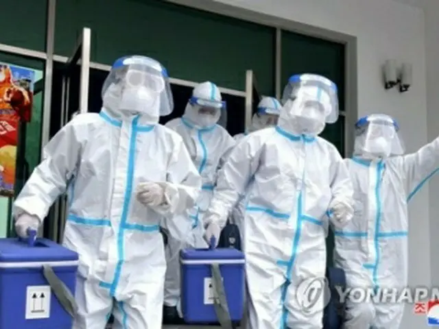 平壌市衛生防疫所の職員たち＝（朝鮮中央通信＝聯合ニュース）≪転載・転用禁止≫