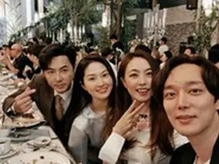”レジェンド第1世代アイドル”「SHINHWA」と「Baby V.O.X」夫婦の集まり…アンディの結婚式で