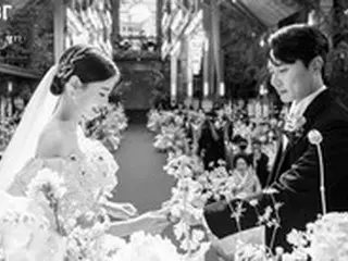 ”きのう結婚”アンディ（SHINHWA）＆イ・ウンジュ元アナウンサー、「メンバーみんなの顔が見れて良かった」…結婚式の感想で不和説を一掃