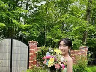 俳優イ・ジフンの日本人妻アヤネさん、日本での挙式現場を公開 「フラワードレス」が話題に