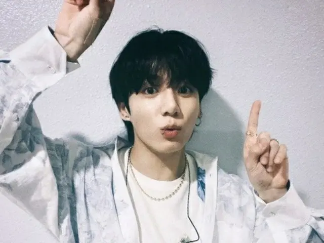 「BTS（防弾少年団）」JUNG KOOK、かわいい1位記念ショット（画像提供:wowkorea）