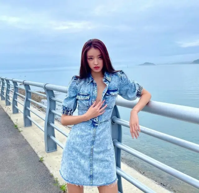 ユア（OH MY GIRL）、破格的なファッションとオーラ（画像提供:wowkorea）