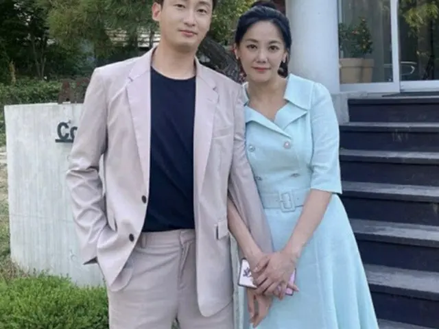 やっぱりつき合ってる？コ・ウナ、噂のテニスコーチとイチャイチャショット（画像提供:wowkorea）
