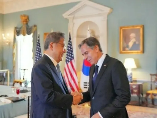 握手を交わす朴氏（左）とブリンケン氏（外交部提供）＝（聯合ニュース）≪転載・転用禁止≫