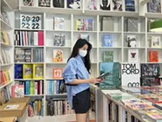 「AOA」ソリョン、「写真撮ってたら目が合った」恥ずかしそうに笑うラブリーな姿披露