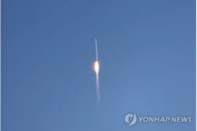 韓国が独自開発した初の国産ロケット「ヌリ」が南部の全羅南道・高興の羅老宇宙センターで打ち上げられた＝２１日、麗水（聯合ニュース）