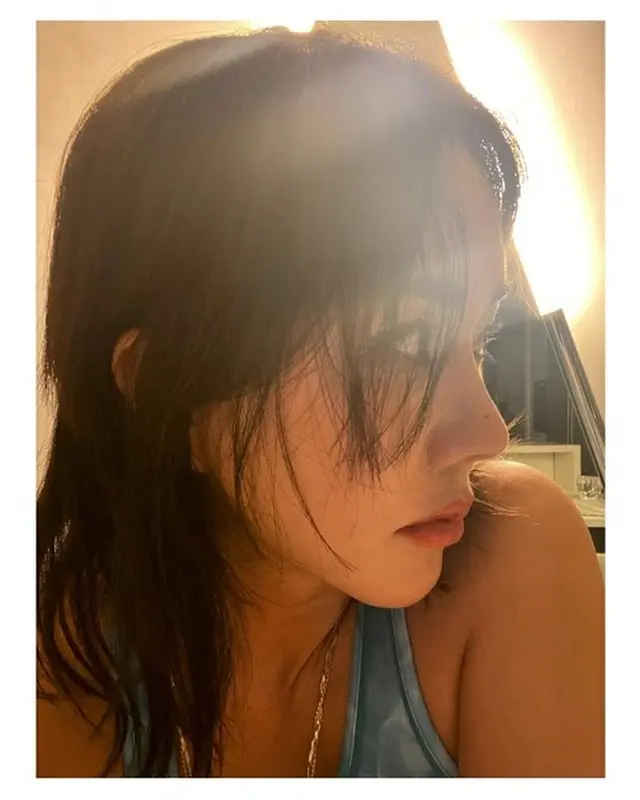 “52歳”オム・ジョンファ、尖った鼻＆大きな目が際立つ横顔（画像提供:wowkorea）
