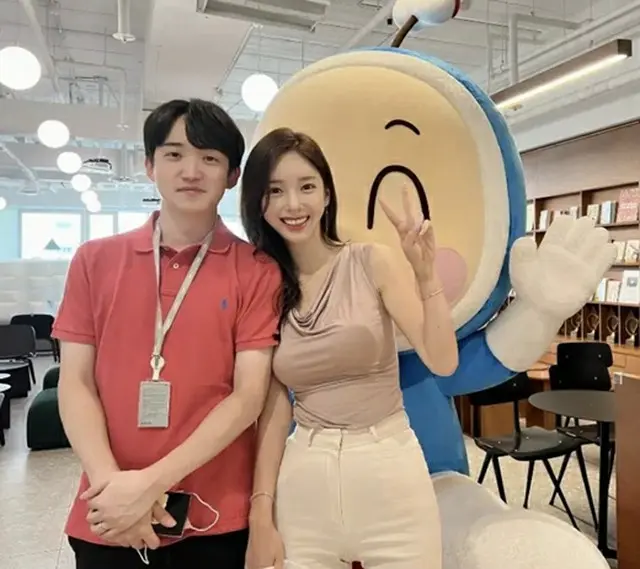 ヤオンイ作家、恋人のチョン・ソンウク作家とラブラブショット1（画像提供:wowkorea）