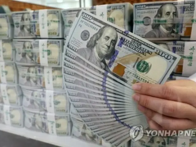 ウォンが対ドルで下落し、およそ１３年ぶりに１ドル=１３００ウォン台をつけた（資料写真）＝（聯合ニュース）