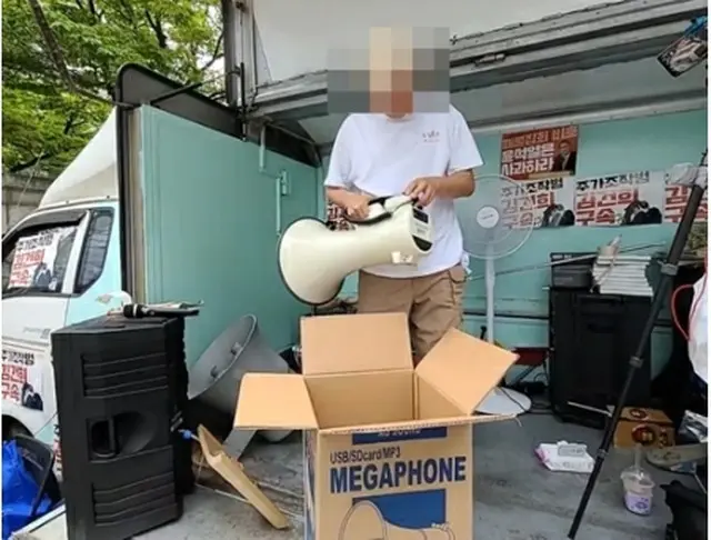 拡声器を準備する「ソウルの声」関係者（ユーチューブチャンネルから）＝（聯合ニュース）≪転載・転用禁止≫