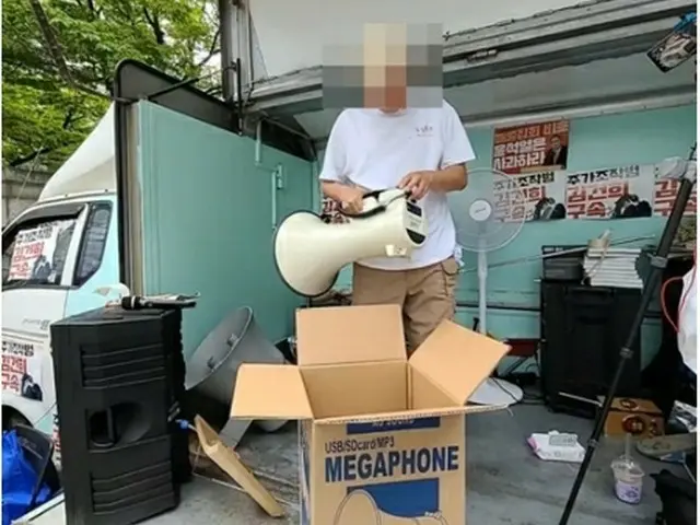 拡声器を準備する「ソウルの声」関係者（ユーチューブチャンネルから）＝（聯合ニュース）≪転載・転用禁止≫