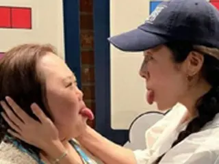 “胸がじんと…”女優ハン・ジミン、「私たちのブルース」で共演の“姉”チョン・ウネの映画公開で応援に駆けつける